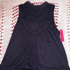 Medium sleeveless shirt